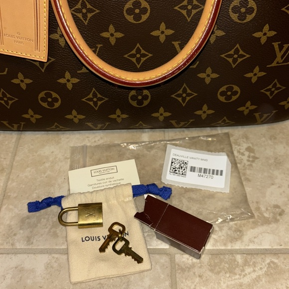 Louis Vuitton Deauville Vanity Monogram - Picture 17 of 17